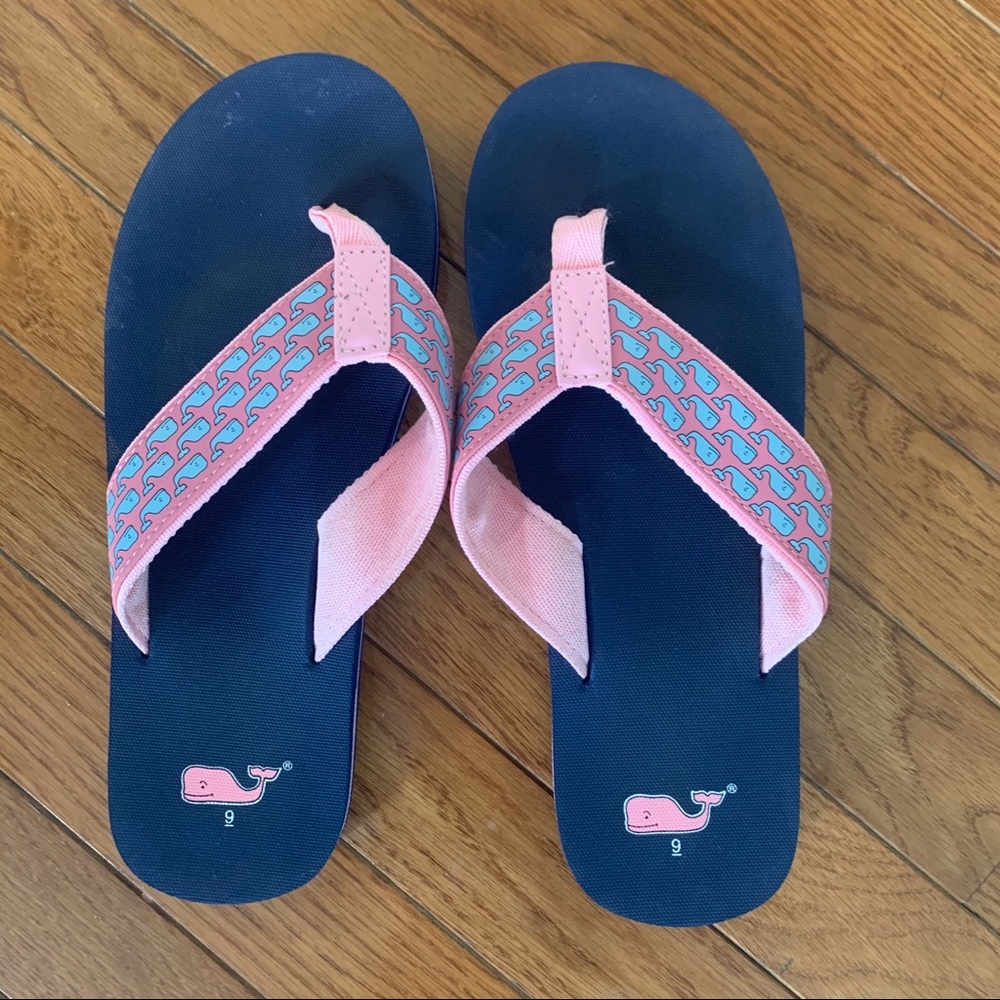 Vineyard Vines Patterned Flip Flops